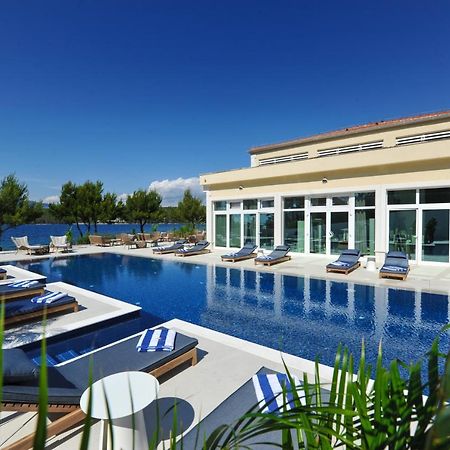 Hotel Antica-Seafront Hotel With Comfortable Rooms And Pool Stari Grad  Exterior photo